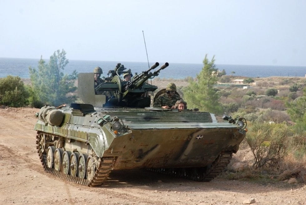 Κινητό πυροβολείο θωρακίζει τα νησιά: 100 ΤΟΜΑ BMP 1A1 με ZU-23-2 θα τσακίσουν τις τουρκικές αποβατικές επιχειρήσεις